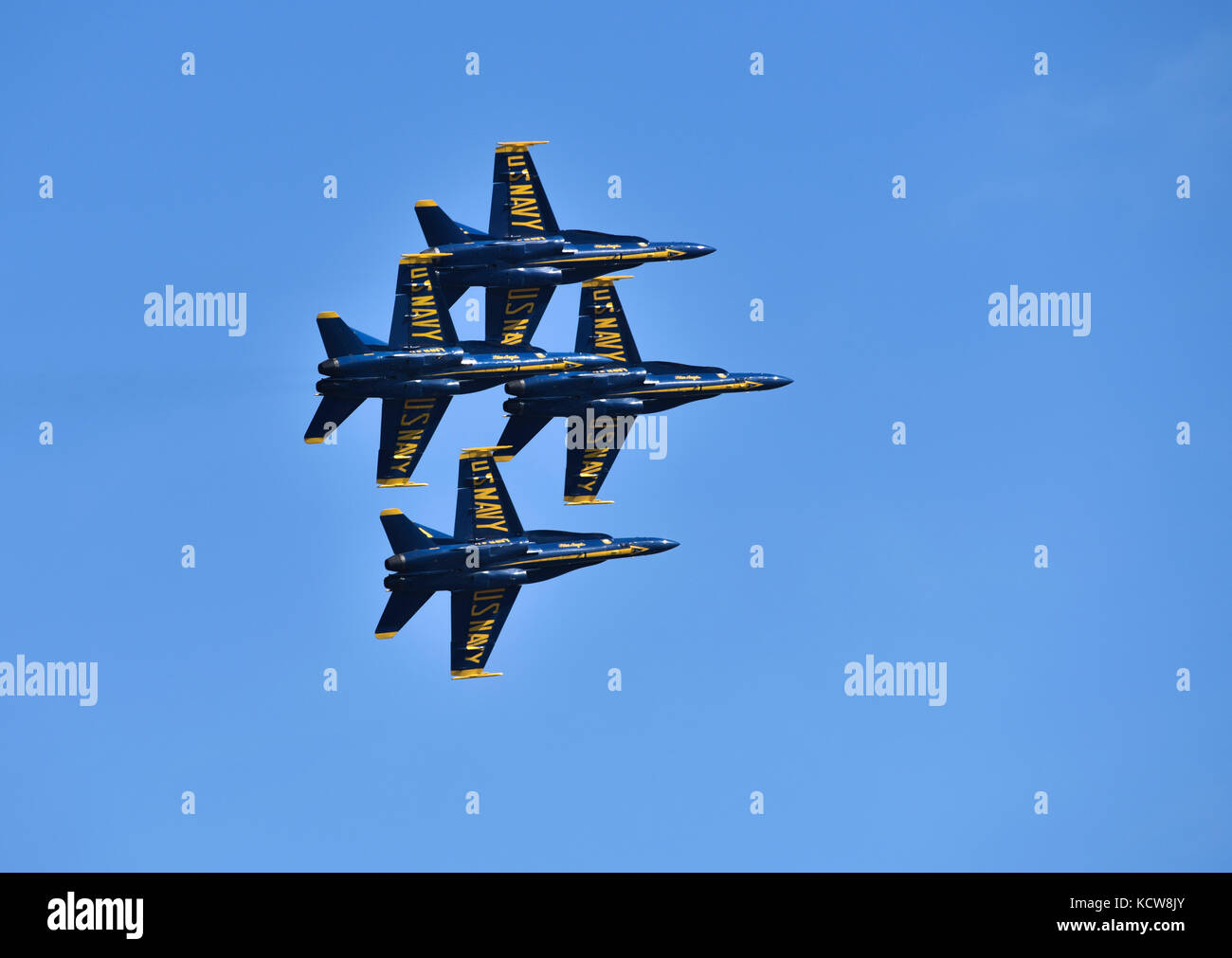 Stati Uniti Navy Blue Angels volare in formazione durante un air show a Fleet settimana di San Francisco. Foto Stock