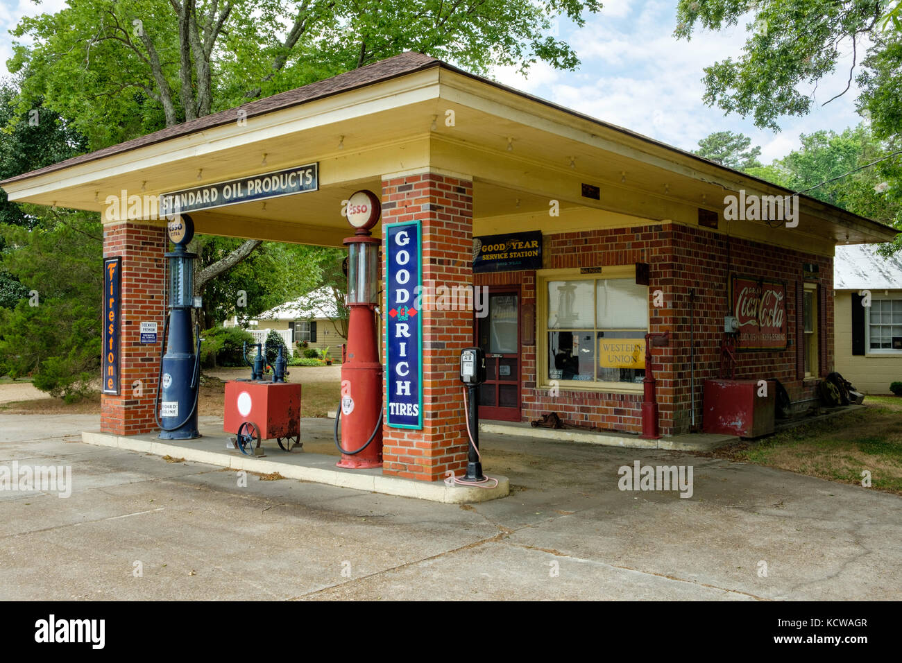 Ex Tidewater Oil Company stazione di servizio, Buckley Hall Road, Hudgins, Virginia Foto Stock