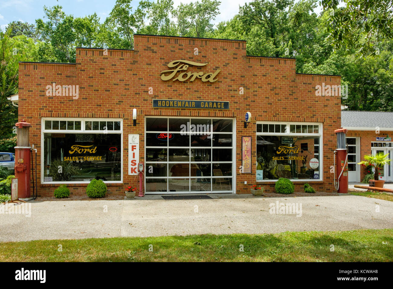 Ex Tidewater Oil Company stazione di servizio, Buckley Hall Road, Hudgins, Virginia Foto Stock