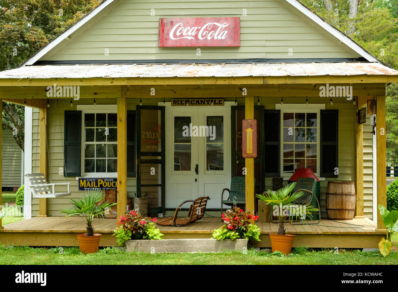 Ex Tidewater Oil Company stazione di servizio, Buckley Hall Road, Hudgins, Virginia Foto Stock