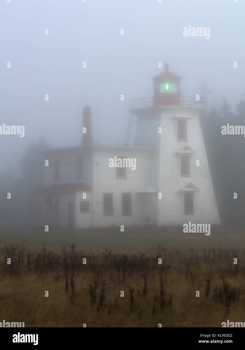 Fortino lighthouse, fort amherst, nebbia, Prince Edward Island National, Canada, sito storico nazionale Foto Stock