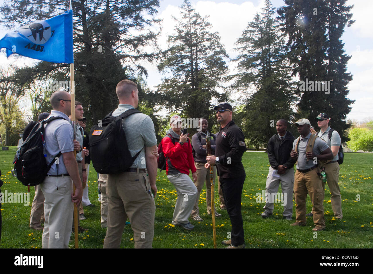 La Guardia Nazionale del South Carolina Palmetto Military Academy Classe 67 conduce il suo viaggio annuale a Gettysburg, P.A. durante aprile 2016. Durante il viaggio, i candidati sviluppano abilità di leadership e imparano tattiche sul campo di battaglia. Ai candidati e al personale si sono Uniti sia i laureati PMA che la leadership, tra cui il Colon. Jeff Jones, LTC Renita Berry, LTC Hardy Paschal, LTC Rob Stillwell e il Maja Mark Berube (U.S.A. Foto dell'esercito di Sgt. Tashera Pravato/rilasciato) Foto Stock