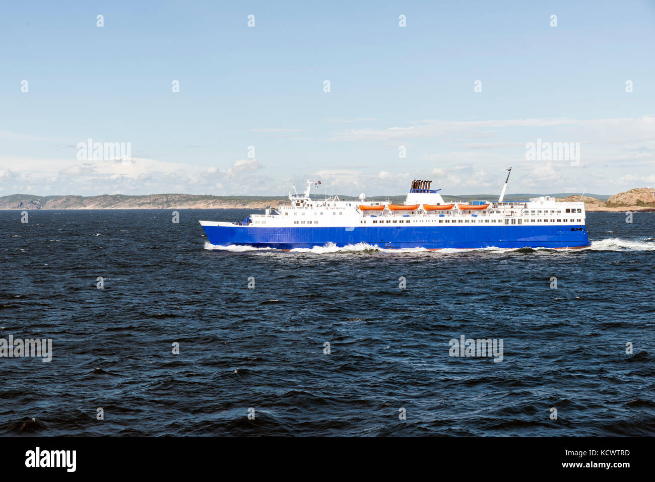 Il traghetto tra il Regno di Svezia en la Norvegia sul mare aperto Foto Stock