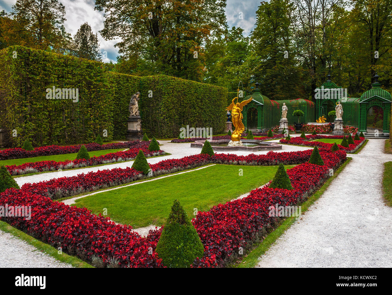 Il design del parco nei giardini del palazzo di Linderhof Foto Stock