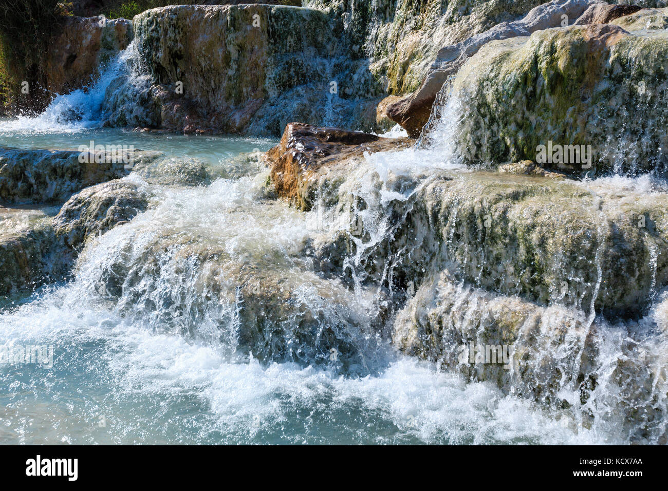 Natural spa con cascate e sorgenti termali presso le terme di saturnia, Grosseto, Toscana, Italia Foto Stock