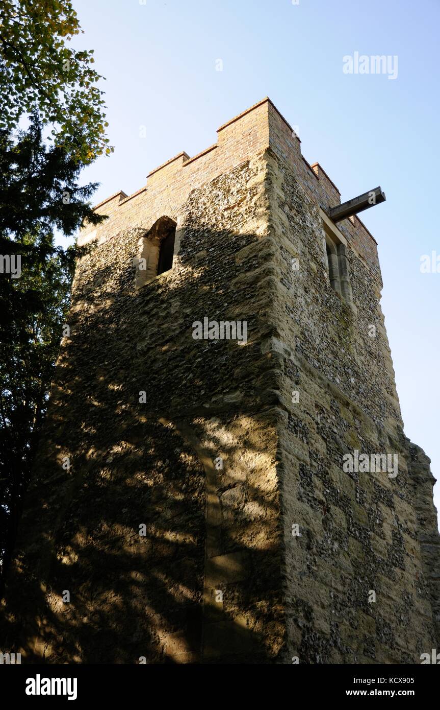 La torre della vecchia chiesa di Tutti i Santi, Long Marston, Hertfordshire. La navata e il presbiterio e il portico del sud sono stati tirati giù nel 1883 Foto Stock