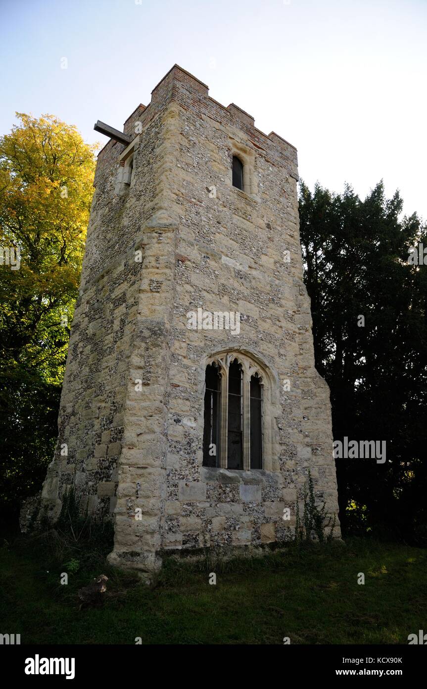 La torre della vecchia chiesa di Tutti i Santi, Long Marston, Hertfordshire. La navata e il presbiterio e il portico del sud sono stati tirati giù nel 1883 Foto Stock
