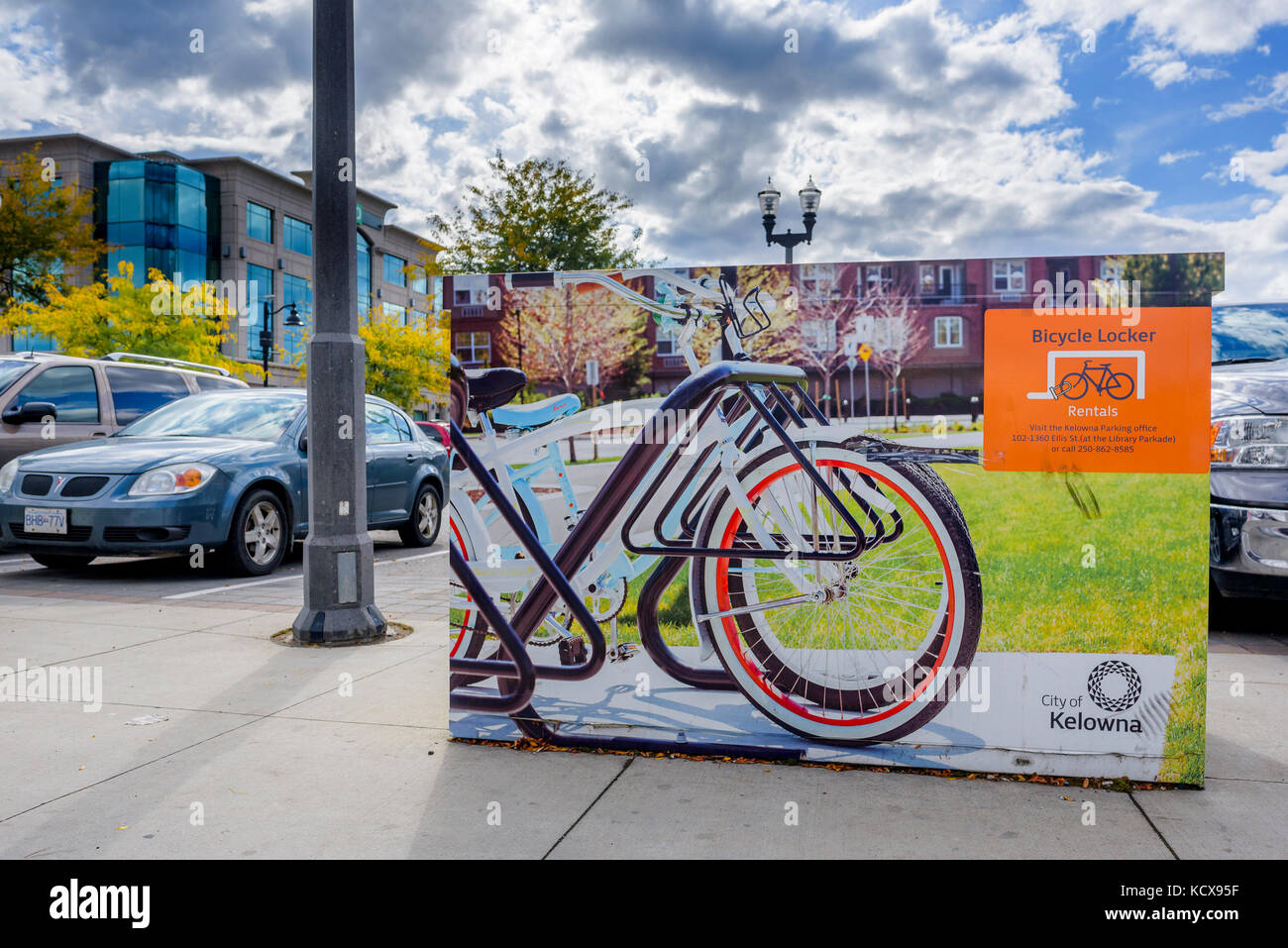 Armadietto di bicicletta, downtown, Kelowna, regione Okanagan, British Columbia, Canada. Foto Stock