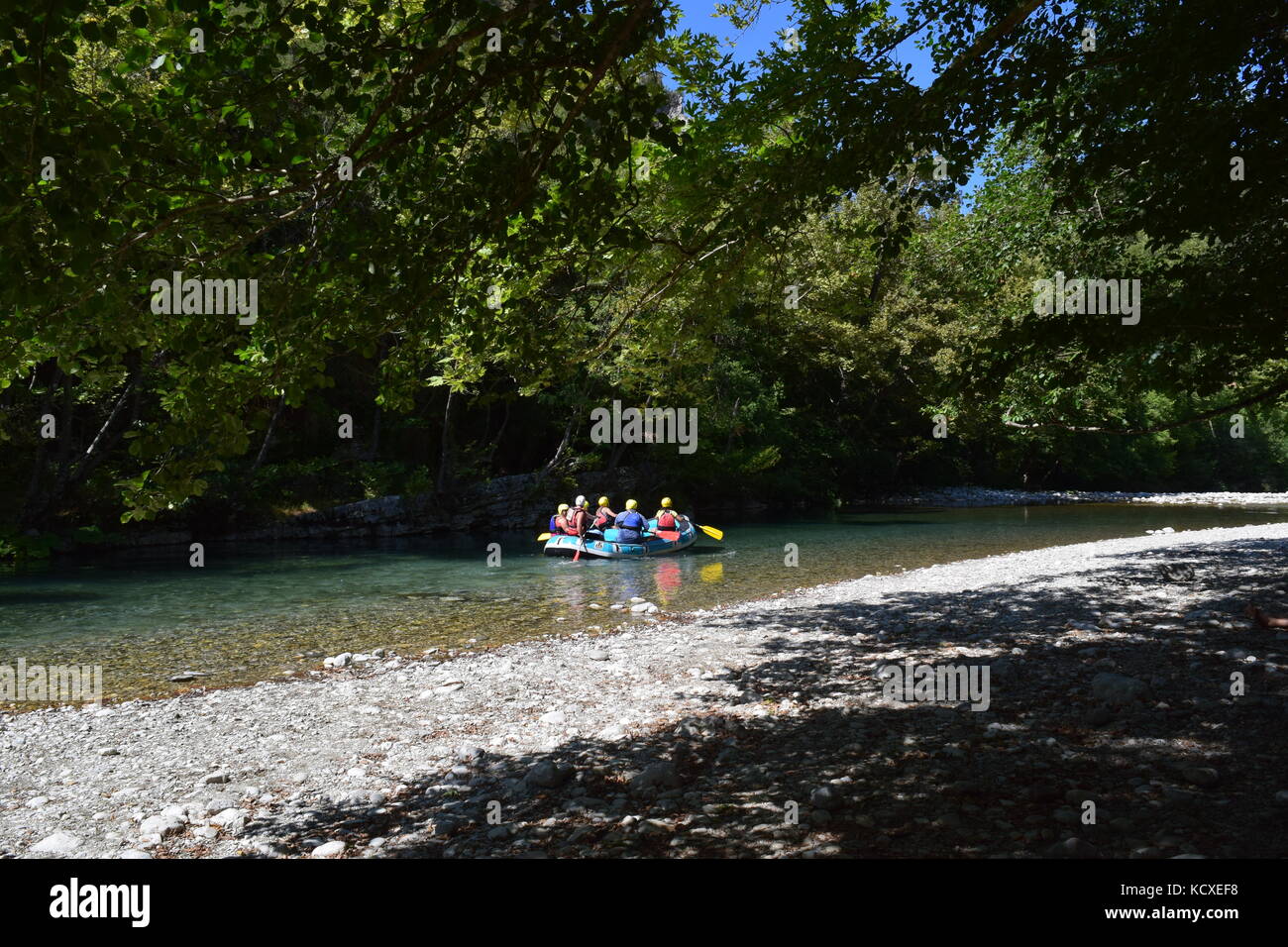 Rafting sul fiume Voidomatis, Parco Nazionale Vikos-Aoös, Grecia Foto Stock