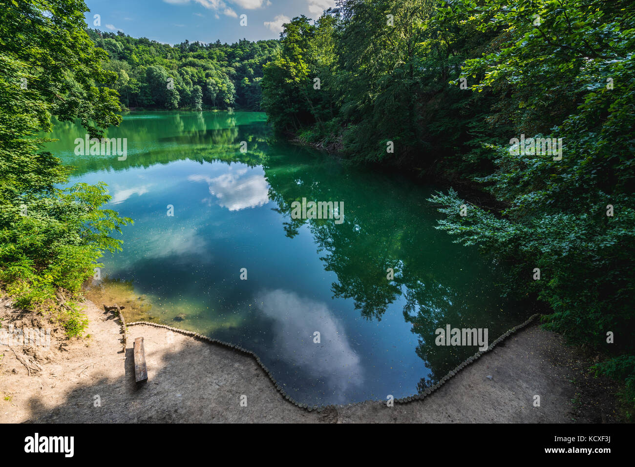 Il lago di smeraldo in un paesaggio di Szczecin Parco 'Faggete' in Szczecin, West Pomerania Provincia in Polonia Foto Stock