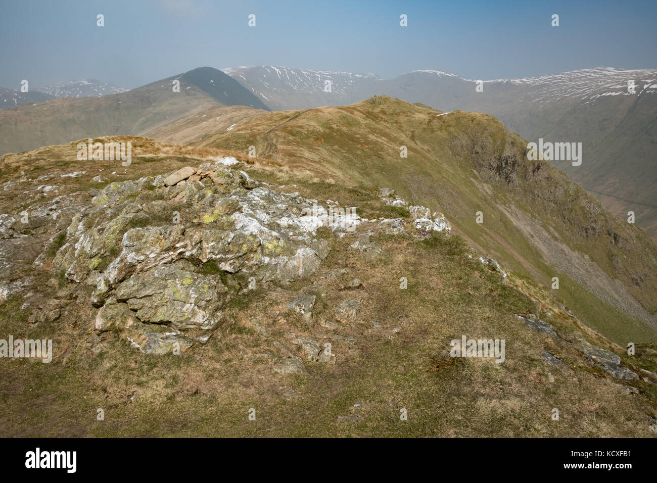 Fairfield Horseshoe dalla cima di Nab Scar. In ordine dalla cima: Heron Pike, Great Rigg, Fairfield, Hart Crag, dove Crag, Lake District National Park Foto Stock