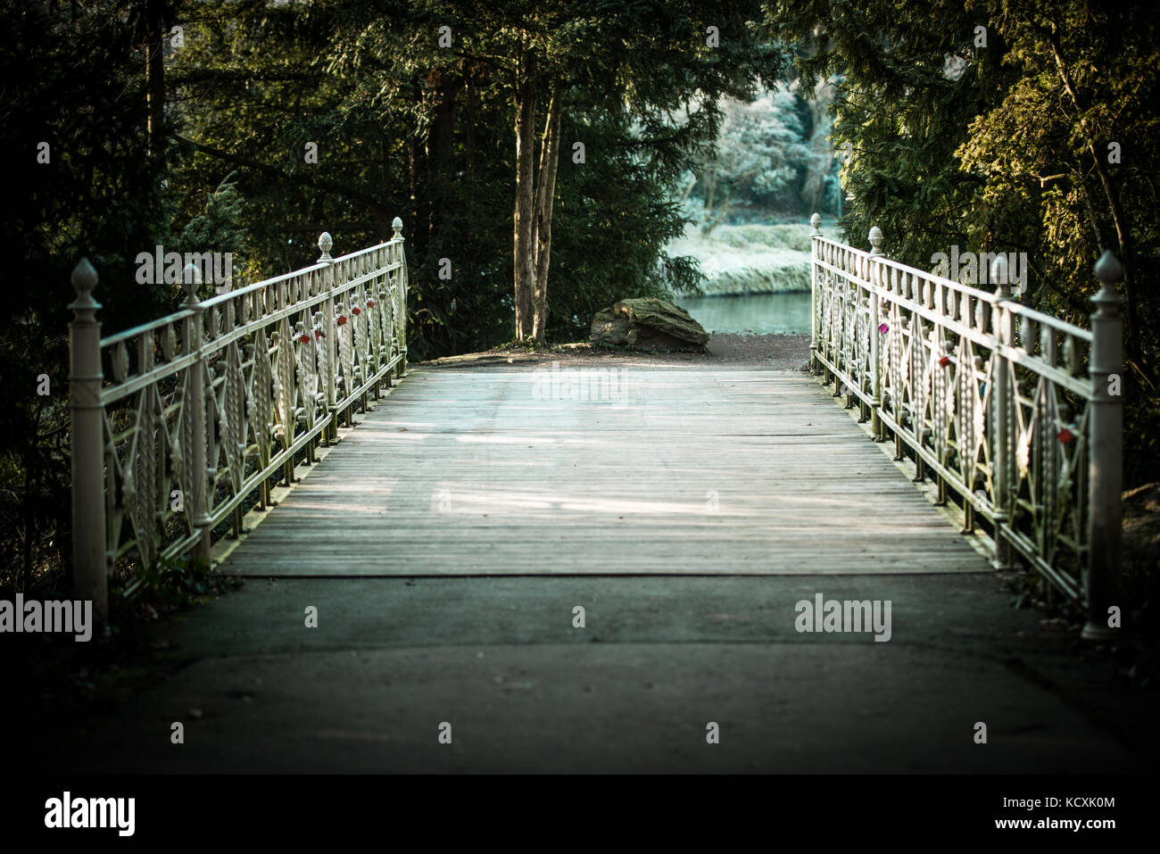 Old Bridge con serrature d'amore romantica fata come Foto Stock