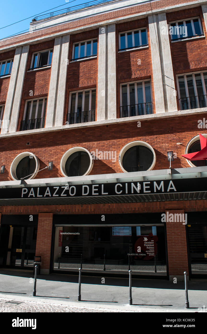 Milano, Italia: il nuovo Anteo, il palazzo del cinema con 11 sale  cinematografiche inaugurata il 8 settembre 2017, tra il quartiere di Brera  e porta nuova garibaldi Foto stock - Alamy