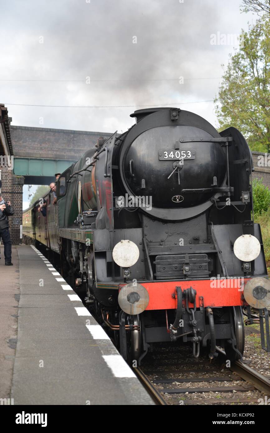 Ottobre 2017 treno a vapore tirando nella Quorn e Woodhouse Stazione ferroviaria durante la Grande Stazione Centrale Ferroviaria di Gala di vapore, Loughborough UK Foto Stock
