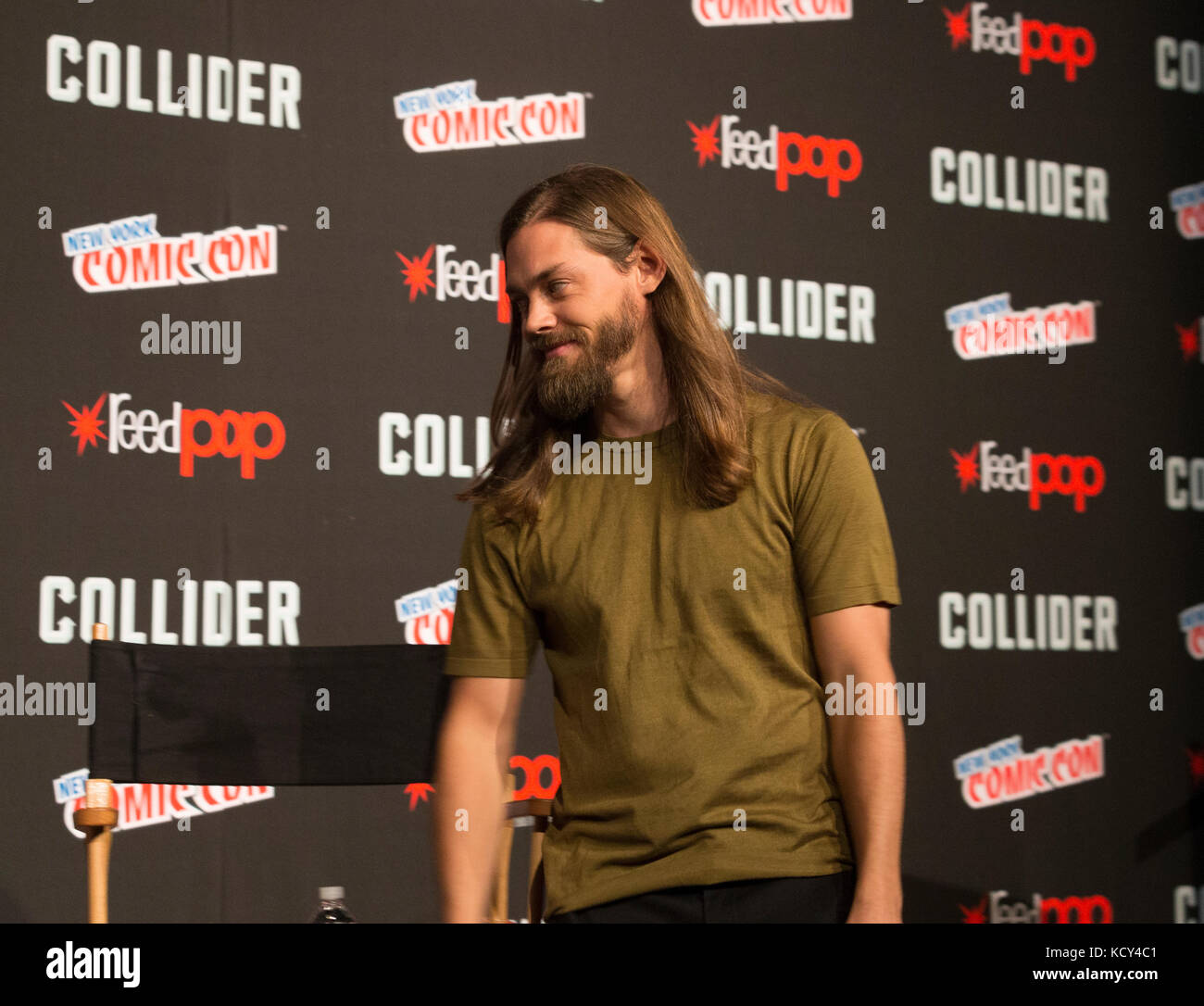 New york, Stati Uniti. 07 ott 2017. tom payne assiste il walking dead pannello al teatro al Madison Square Garden durante il fumetto con 2017 credit: lev radin/alamy live news Foto Stock