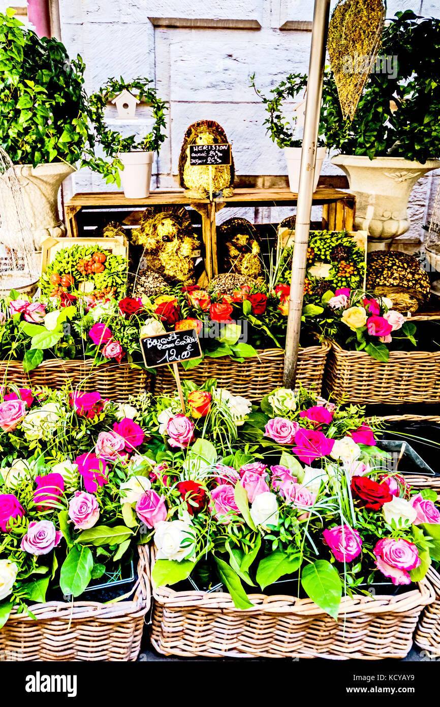 Rouen (Normandia, Francia): "Stallo Les Fleurs du Passage"; Blumenstand nahe Uhrturm dem Foto Stock