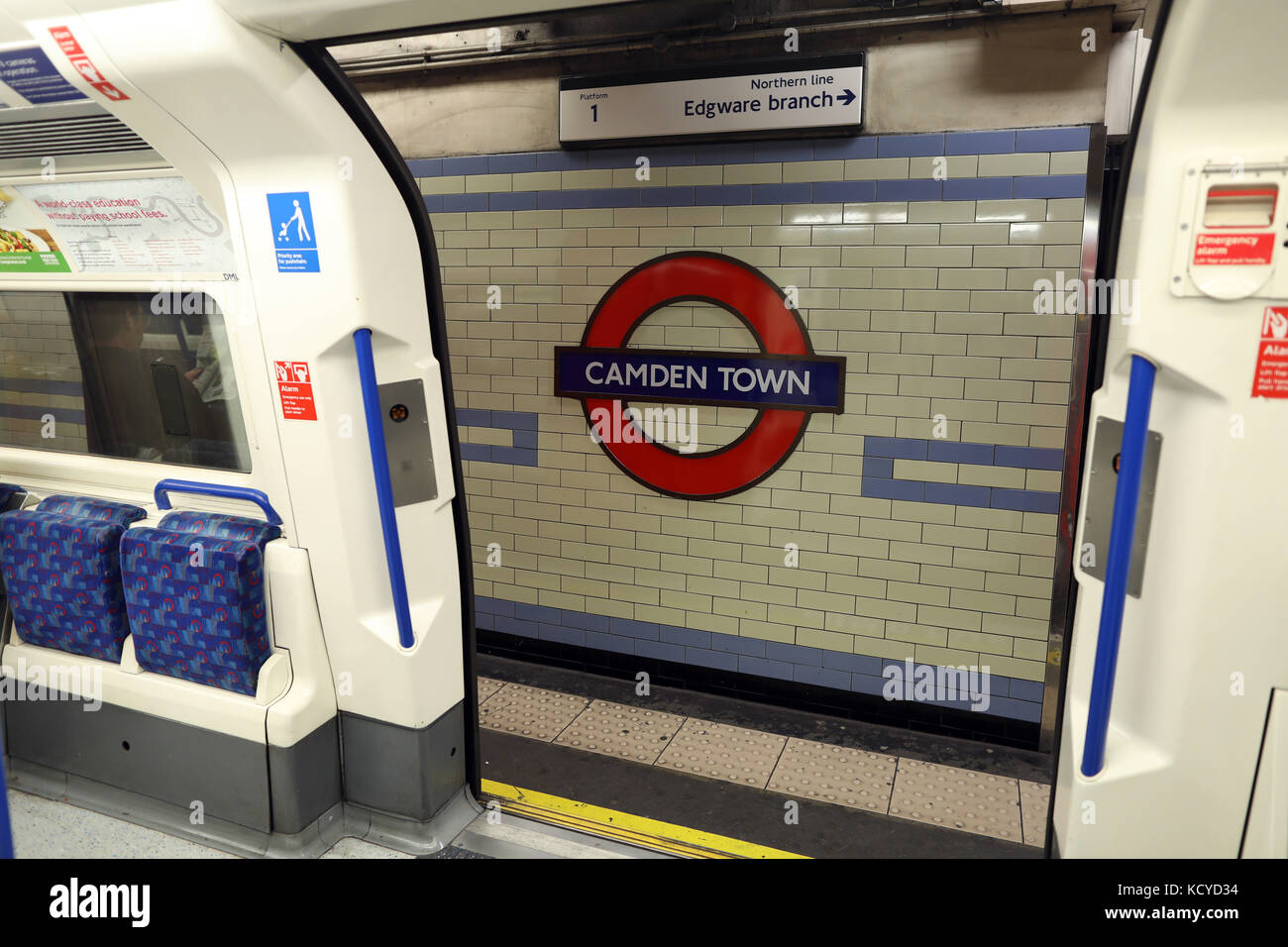 Metropolitana di tubo di Camden Town tube segno della piattaforma Foto Stock