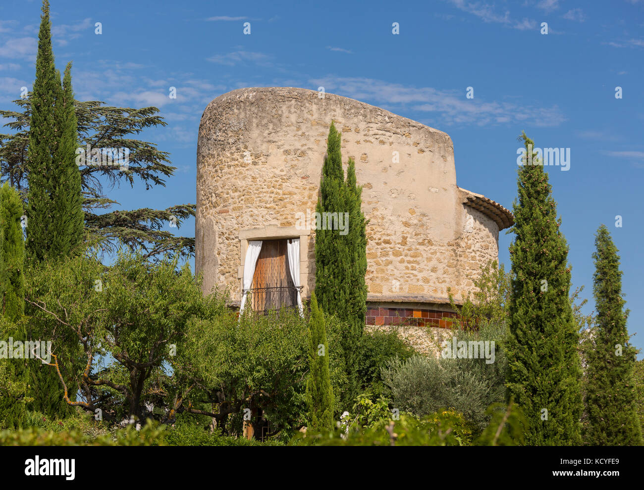 Lourmarin, Provenza, Francia - edificio in pietra a Lourmarin, un villaggio nella campagna di Luberon, vaucluse regione. Foto Stock