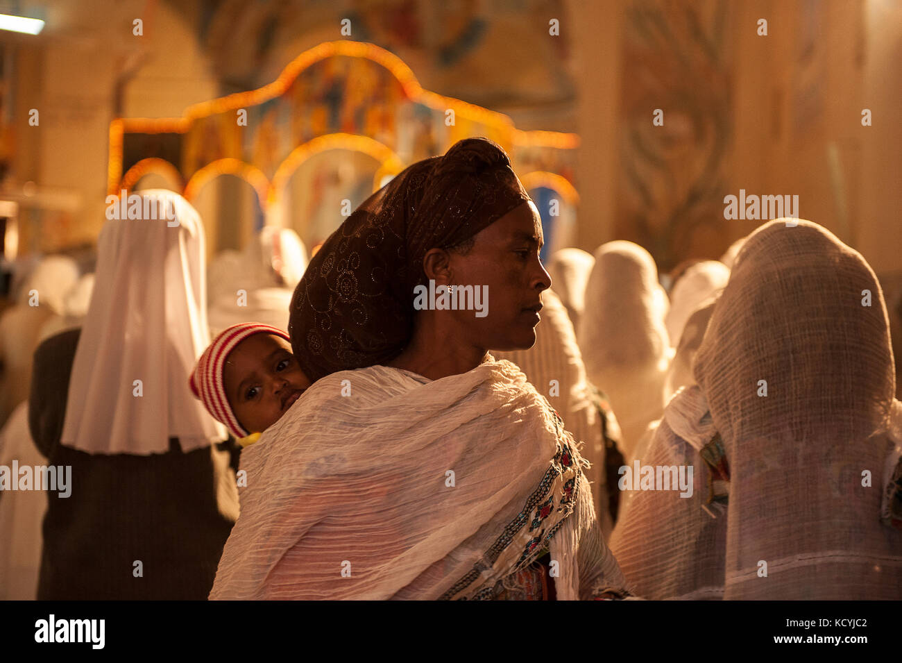 Celebrazione dans une eglise Chretienne dans la ville d'Asmara, les principales religioni en Erythrée sont le christianisme et l'islam, entre lesquelle Foto Stock