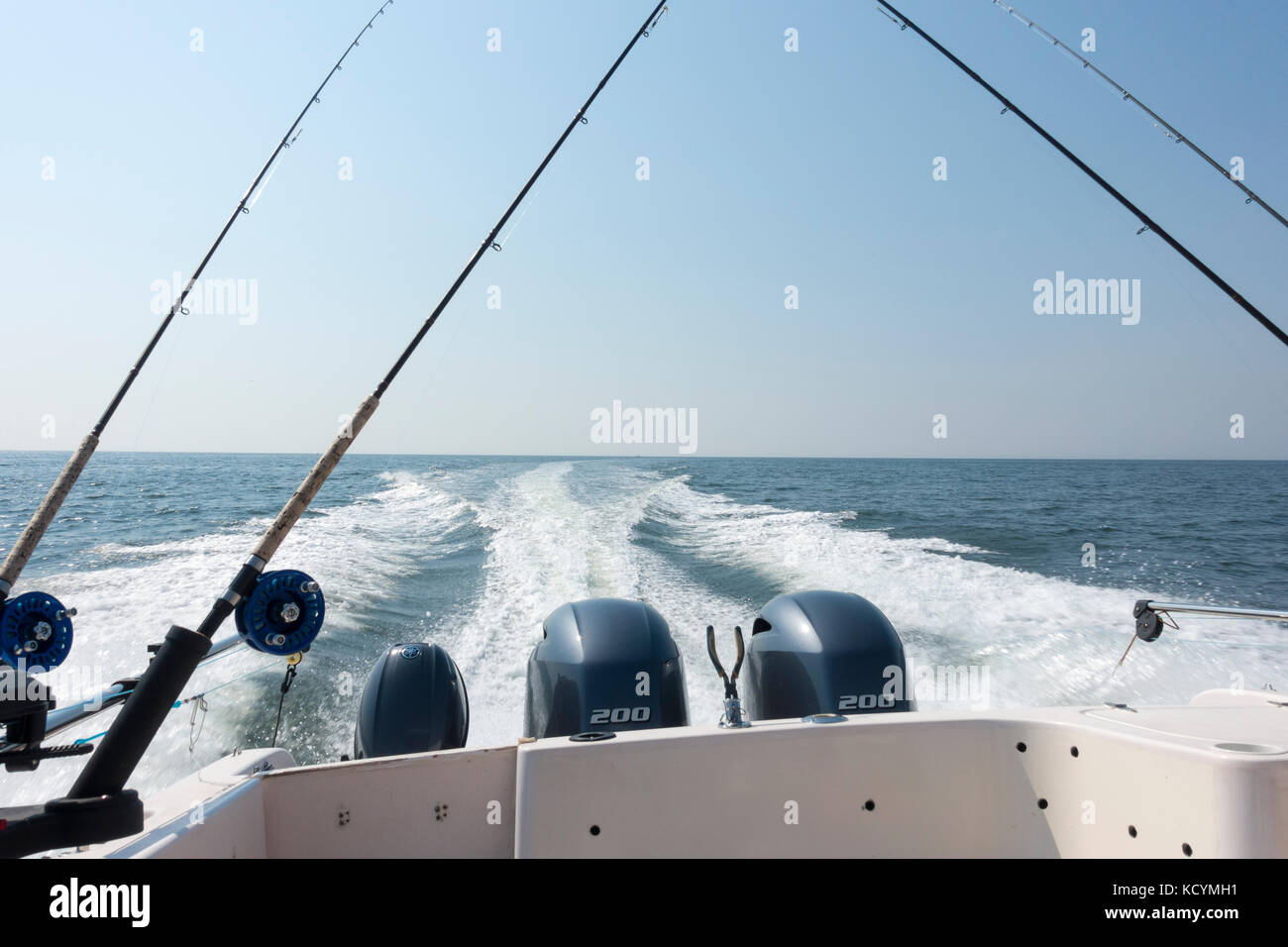 Una vista posteriore di una base di Vancouver turistica salmone charter barche da pesca Foto Stock