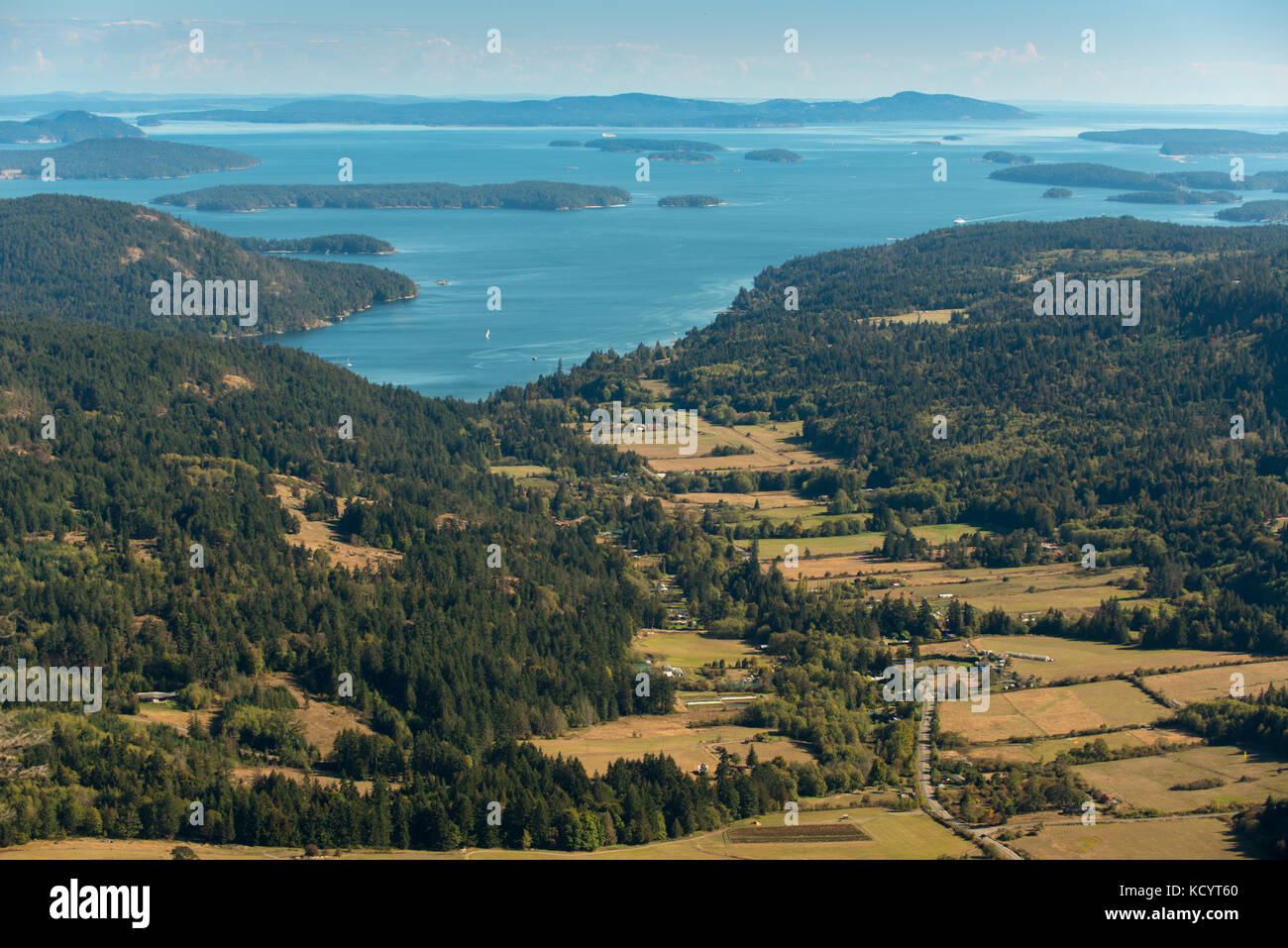 Mountain top viste verso Fulford Harbour, da Mt Maxwell. Molla di sale isola, British Columbia, Canada Foto Stock