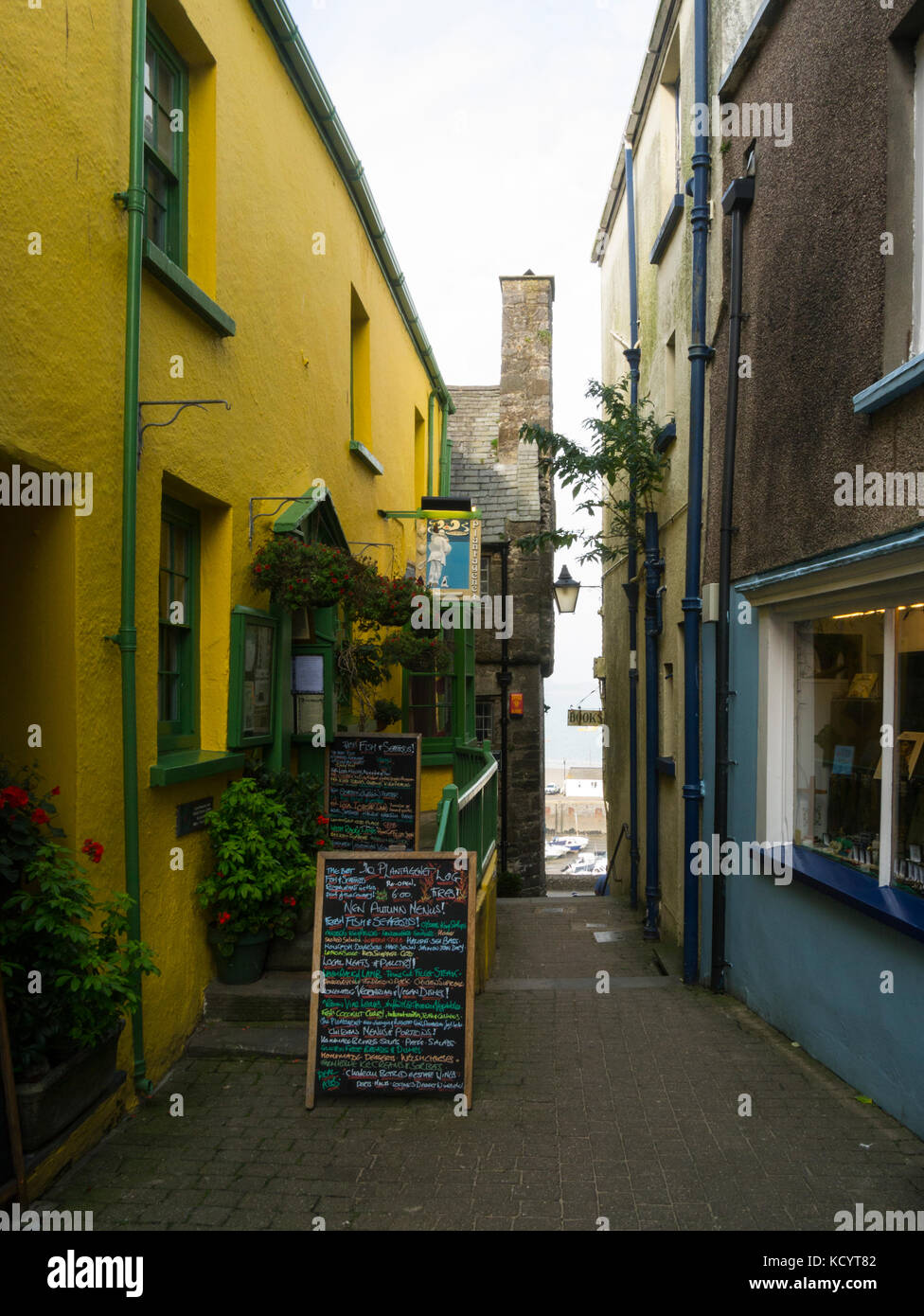 Plantagenet ristorante la cucina in intimo edificio del periodo medievale camino fiammingo bar.e 15thc Tudor Merchant's House Quay Hill Tenby Galles Foto Stock