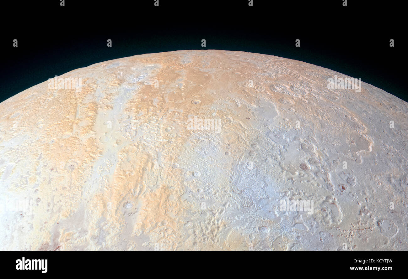 Il polare settentrionale area di Plutone, che mostrano sorprendentemente una gamma diversificata di geologiche e le caratteristiche topografiche. Enhanced colori compositi fotografia scattata da Ralph multispettrale/Visible Imaging Fotocamera (MVIC) sul bordo della NASA nuovi orizzonti spazio interplanetario sonda su 14 Luglio 2015. La lunghezza lungo la parte inferiore della fotografia è di circa 750 chilometri. Credito: Futuras Fotos / NASA / JHUAPL / SwRI. Foto Stock