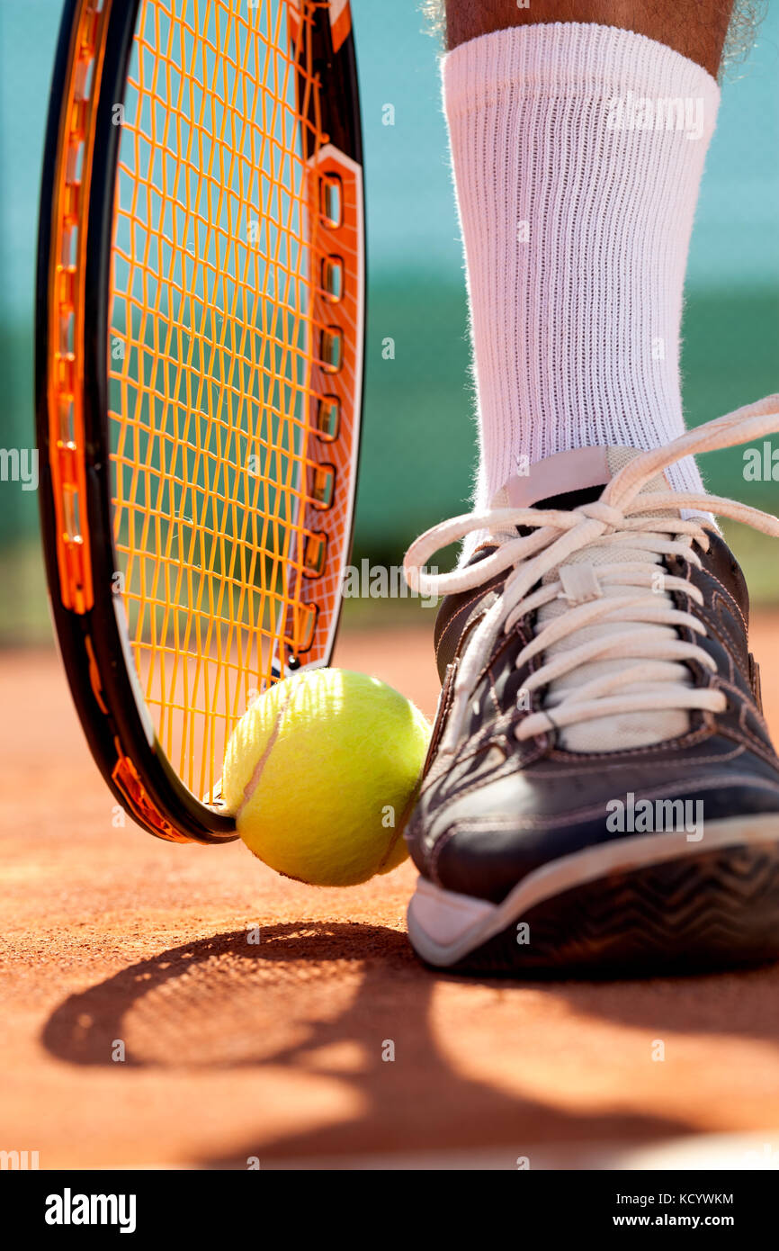 Dettaglio di un giocatore di tennis gamba durante la partita Foto Stock