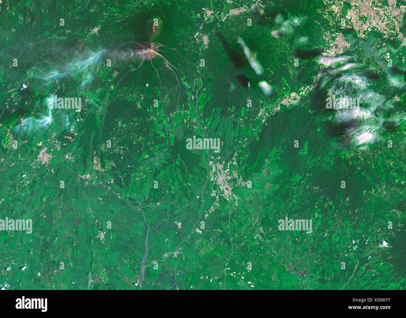 Immagine satellitare del Guatemala Volcán de Fuego, uno di America centrale più vulcani attivi. Foto Stock