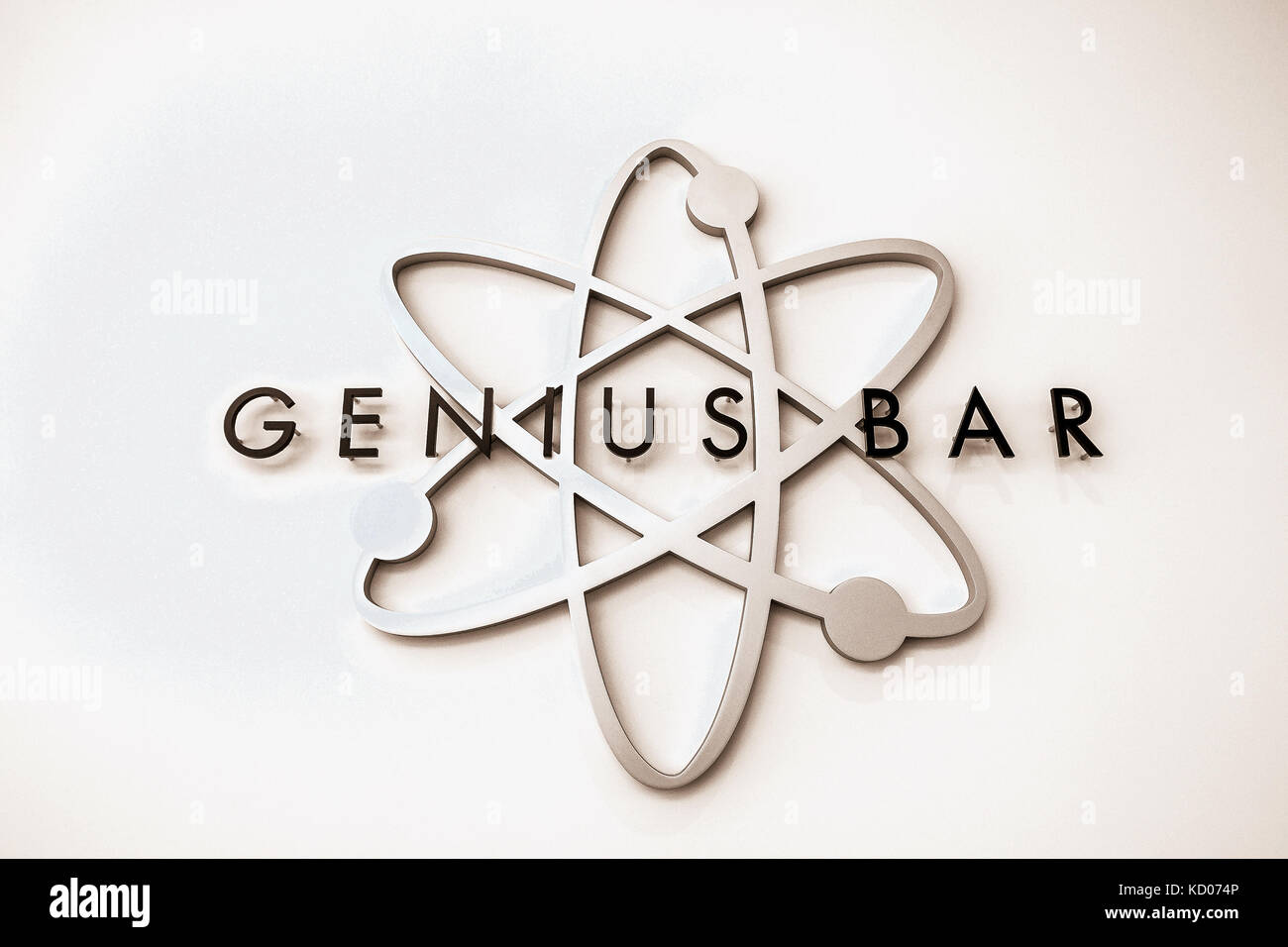 Genius bar emblema è visualizzato sulla parete di un Apple store. Foto Stock