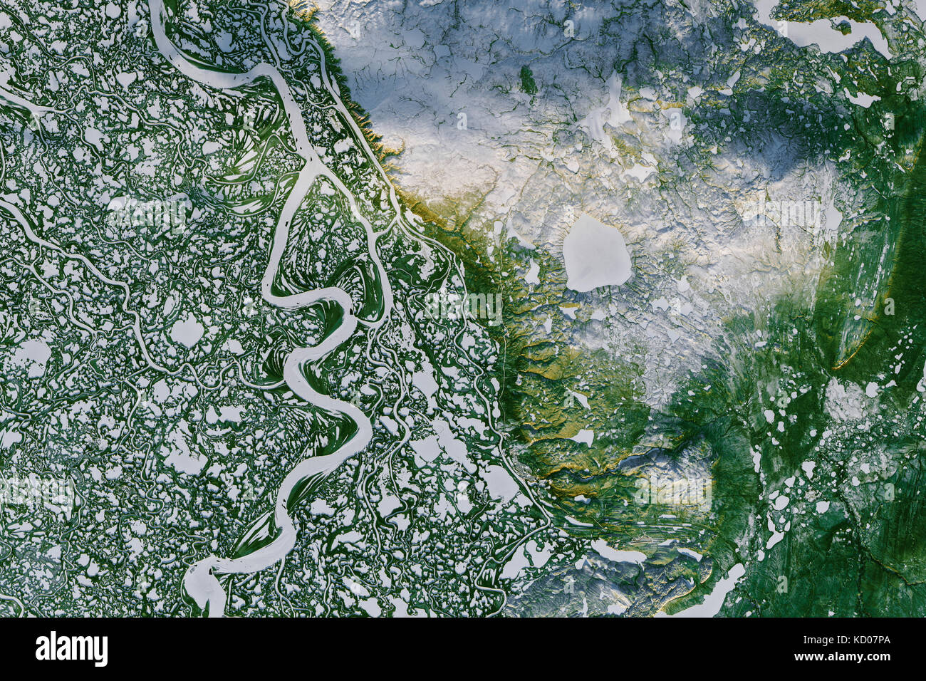 Immagine satellitare del Mackenzie River Delta, Canada e forzen paesaggio invernale Foto Stock