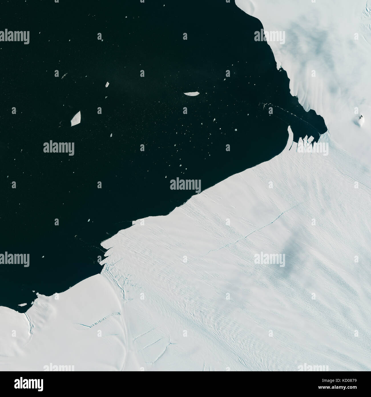 Immagine satellitare di Pine Island Glacier spargimento iceberg in acque antartiche Foto Stock