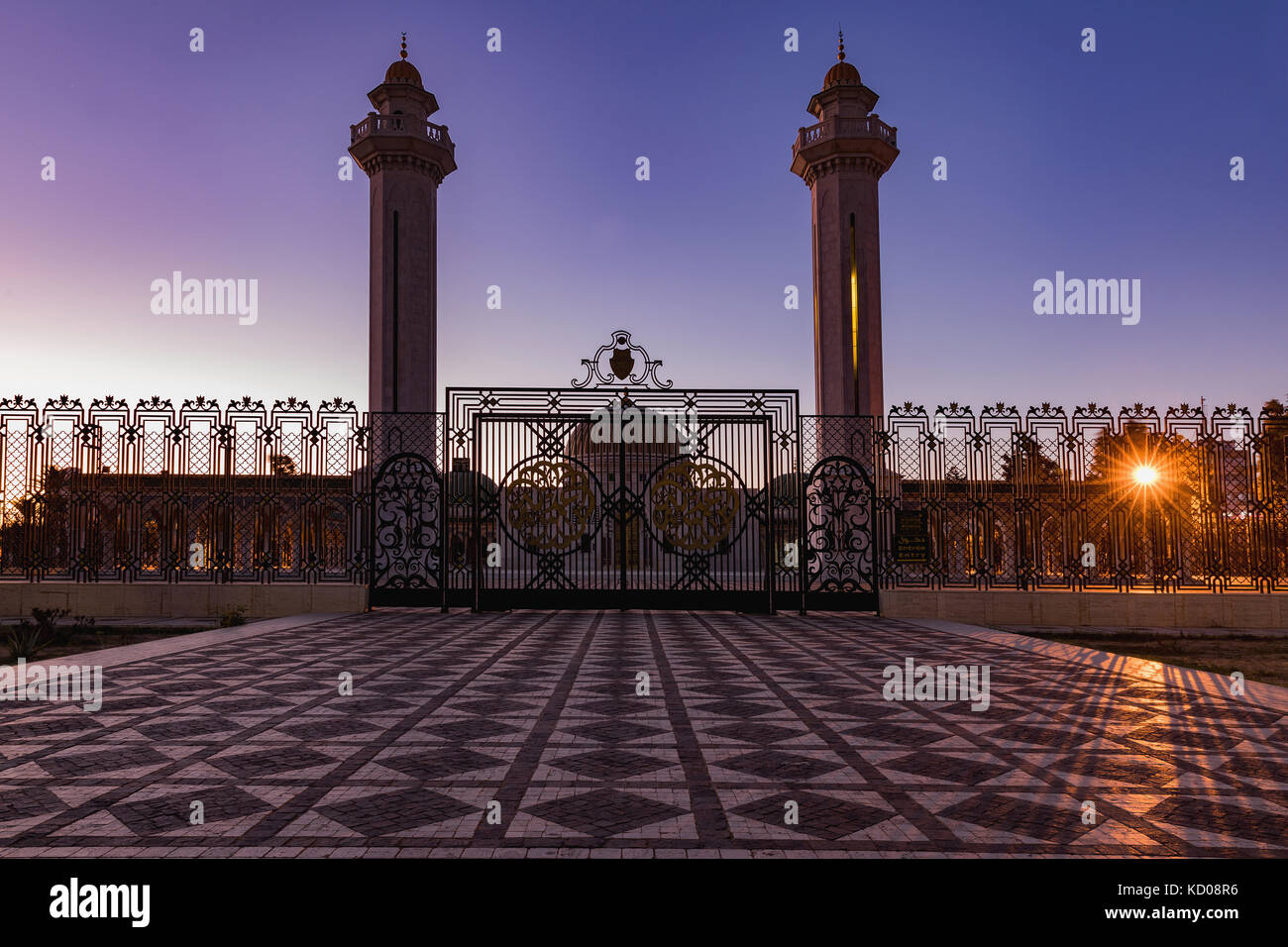 Mausoleo del primo presidente a Monastir presso la sera. tunisia, africa. Foto Stock