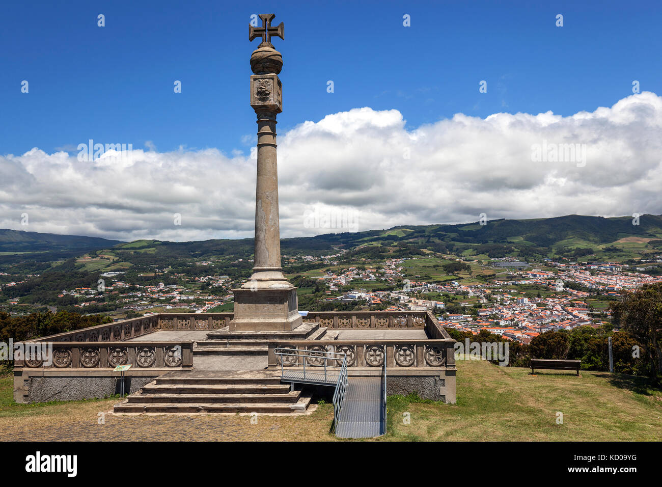 Monumento di colonna sul monte brasil, angra do heroismo, isola di Terceira, Azzorre, Portogallo Foto Stock