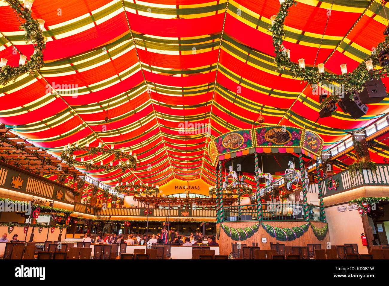 Costruzione del marstall marquee tenda, Oktoberfest 2017, Theresienwiese, Monaco di Baviera, Baviera, Baviera, Germania Foto Stock