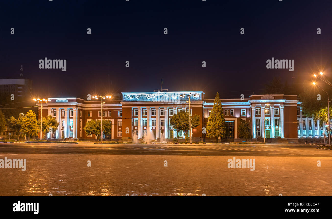 Il parlamento della Repubblica di Tagikistan a dushanbe di notte Foto Stock