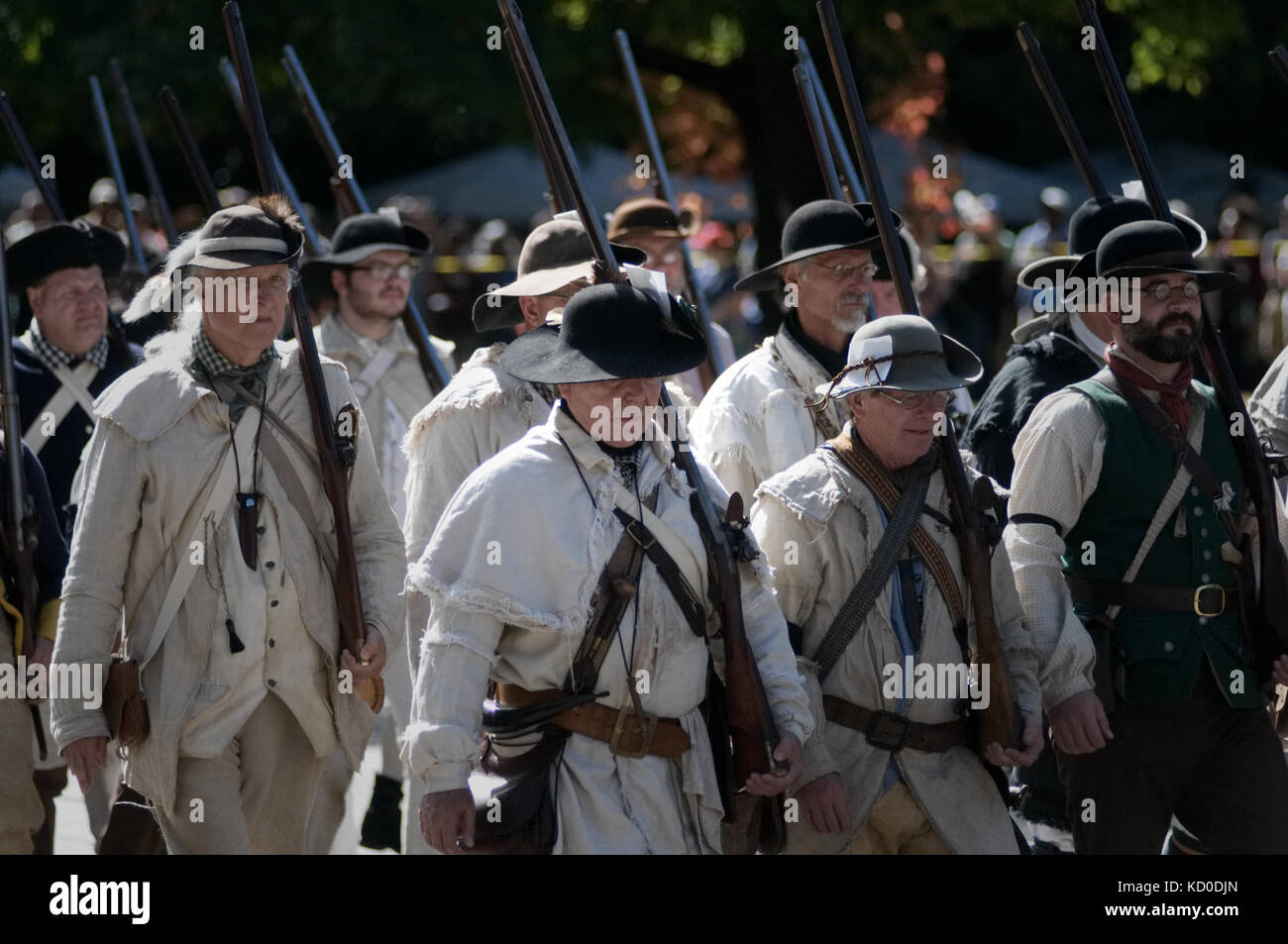 Guerra rivoluzionaria re-enactors prendere parte alla battaglia annuale di Germantown rievocazione storica a motivi di Cliveden, nel nordovest di Philadelphia, PA Foto Stock