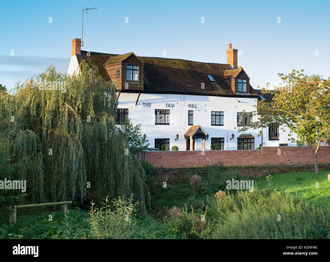 La Old Mill Hotel a Shipston on Stour nel sole del mattino, Warwickshire. Regno Unito Foto Stock