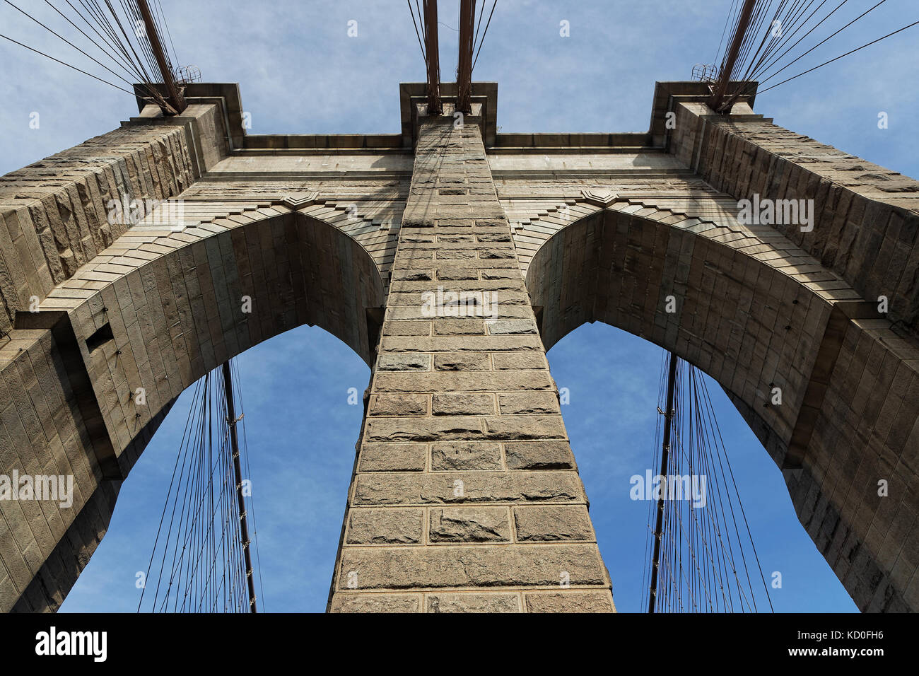 La città di NEW YORK, Stati Uniti d'America, 11 Settembre 2017 : Ponte di Brooklyn. Il Ponte di Brooklyn è un ibrido sospeso con cavi di sospensione ponte ed è uno dei più antichi brid Foto Stock