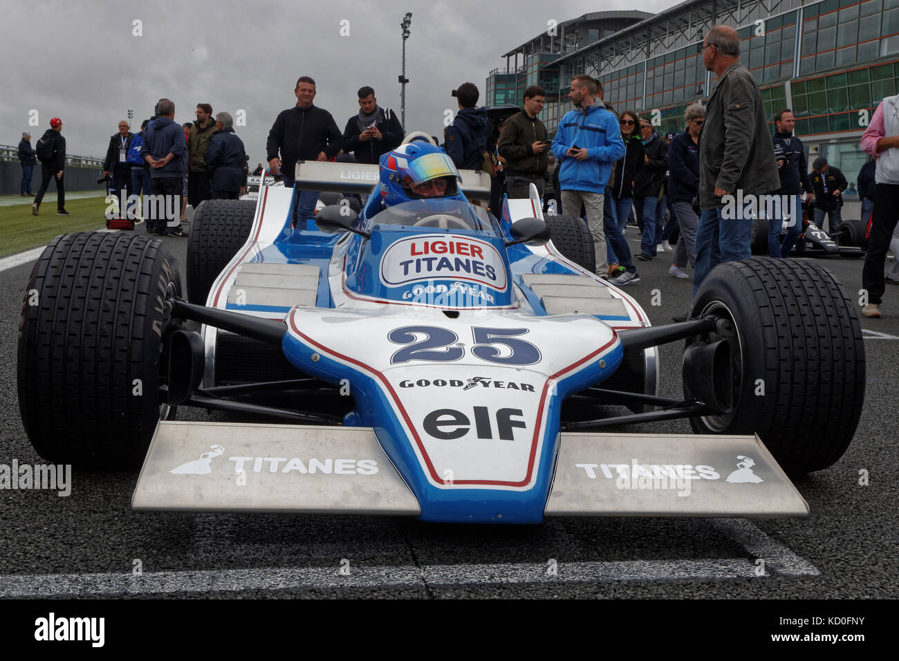 MAGNY-COURS, FRANCIA, 2 luglio 2017 : Ligier in griglia. Il primo Gran Premio storico francese si svolge a Magny-Cours con un sacco di sport antichi A. Foto Stock