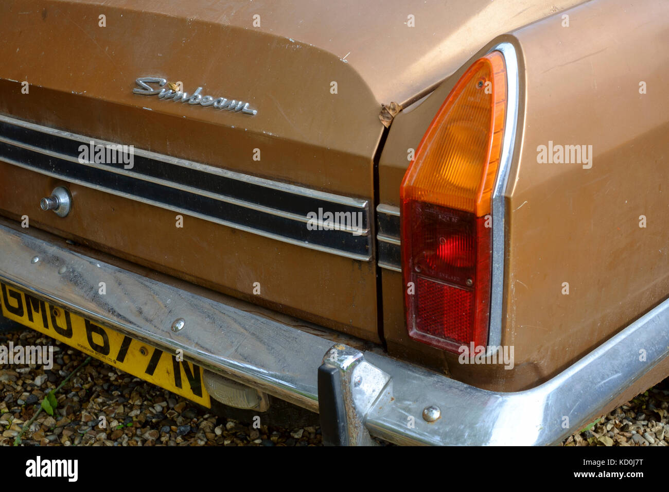 Un fienile trovare un british sunbeam rapier auto da anni settanta pronte per il ripristino come un progetto visto dalla parte posteriore Foto Stock