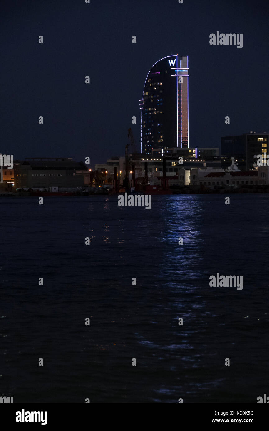 L'Hotel W, noto anche come Hotel Vela, dal porto di Barcellona. Credito: Alamy / Karal Pérez Foto Stock