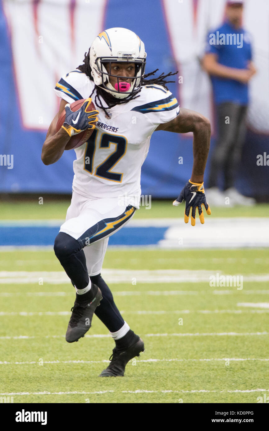 East Rutherford, New Jersey, USA. 8 Ott, 2017. Los Angeles Chargers wide receiver Travis Benjamin (12) restituisce il kick durante il gioco di NFL tra il Los Angeles Chargers e New York Giants a MetLife Stadium di East Rutherford, New Jersey. Christopher Szagola/CSM/Alamy Live News Foto Stock