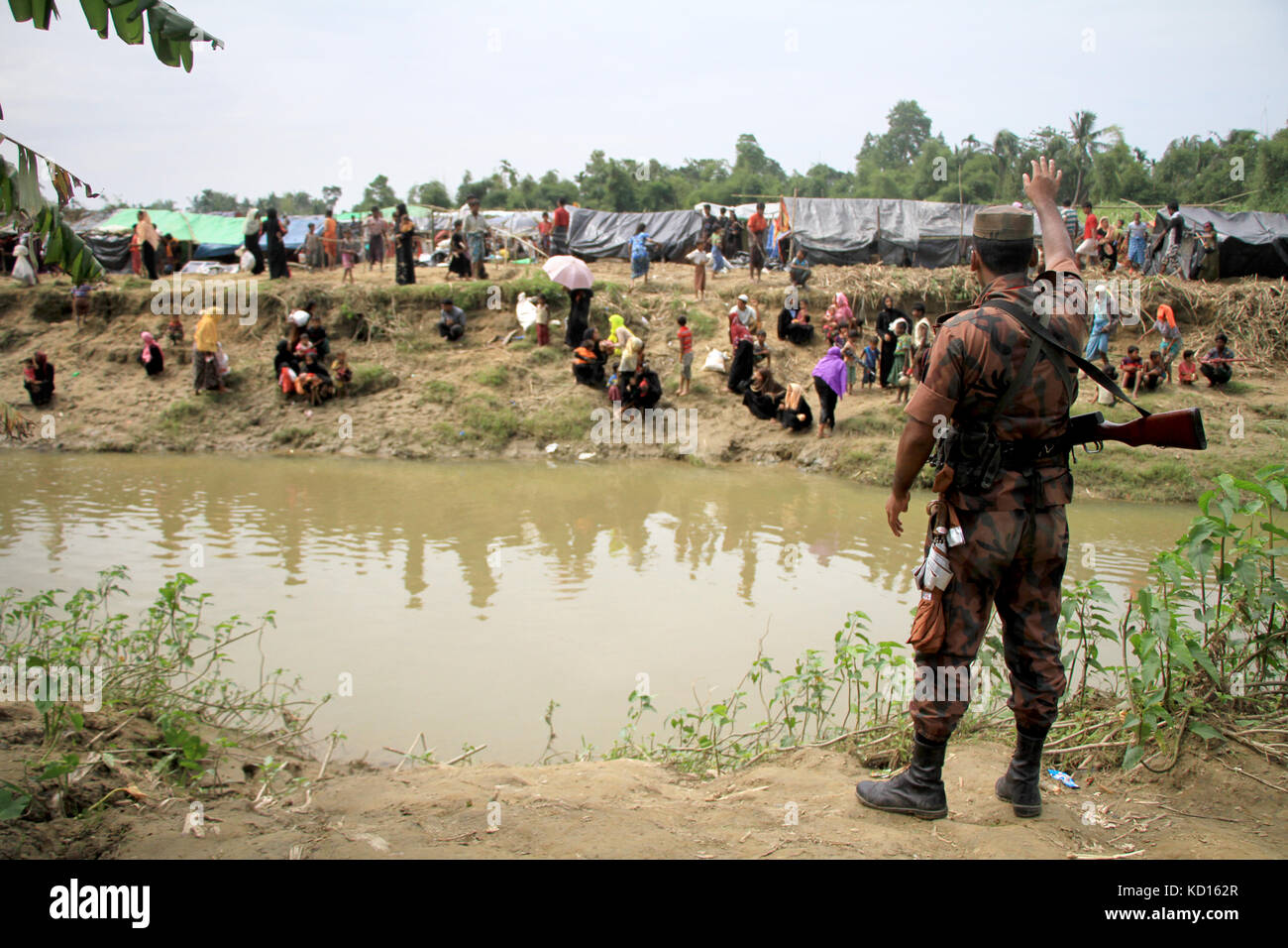 Bangladesh. La BGB stati sta di guardia hanno impedito ai rifugiati Rohingyas in Cox bazar, Bangladesh. © Rehman Asad/Alamy Stock Photo Foto Stock