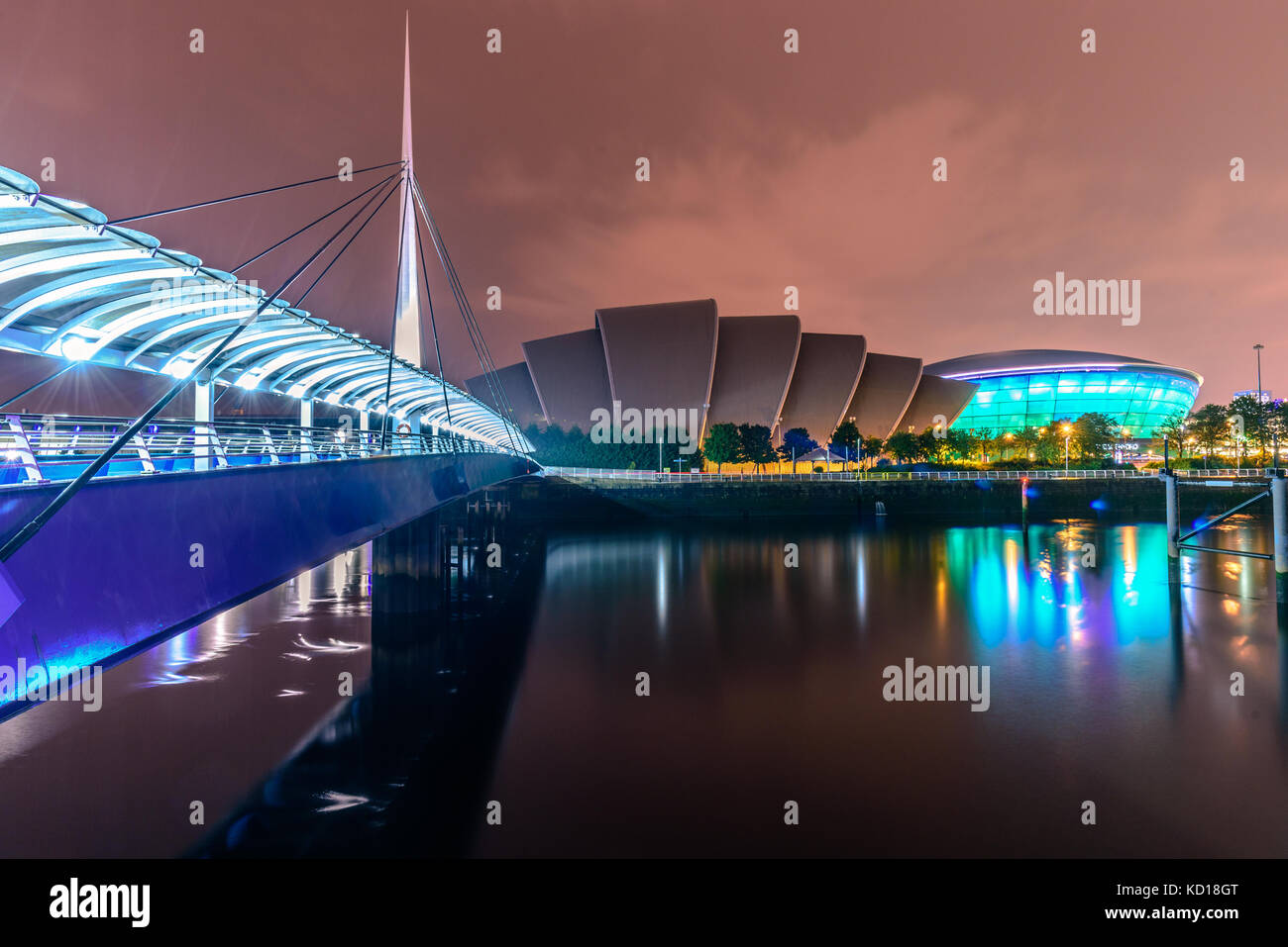 GLASGOW, SCOZIA - Agosto 15, 2017 - vista notturna della moderna concert hall di Glasgow e il miglior edificio noto come Armadillo Foto Stock