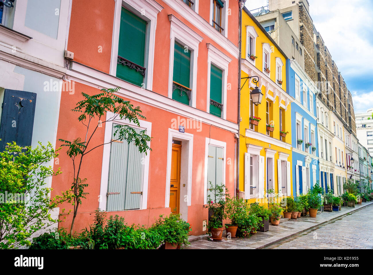 La colorata Rue Cremieux a Parigi, Francia. Questa affascinante strada si trova nel 12th arrondissement, tra Rue de Lyon e Rue de Bercy. Foto Stock