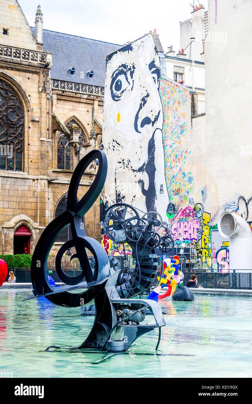 Fontana Stravinsky accanto al Centre Pompidou di Parigi, Francia Foto Stock