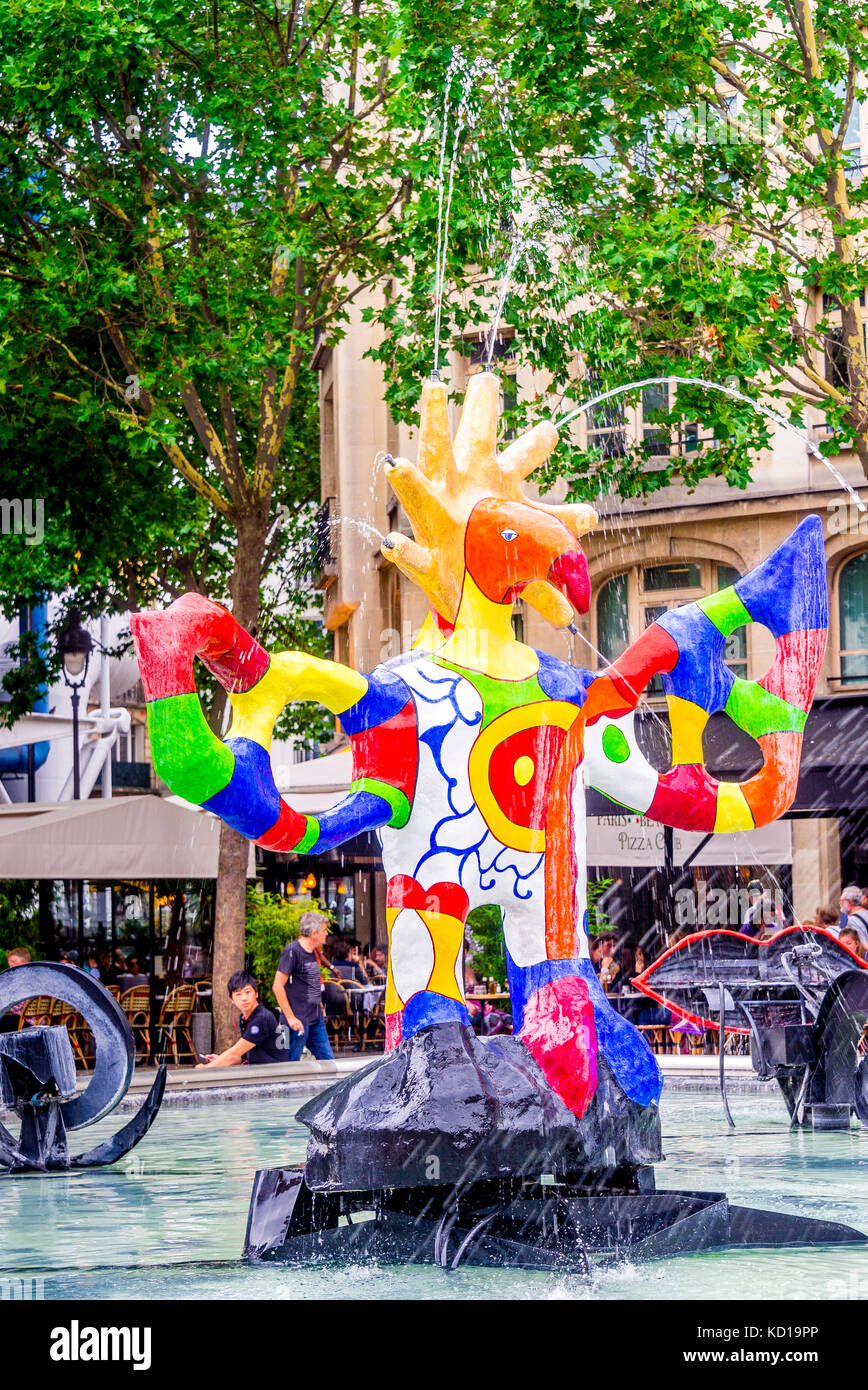 Fontana Stravinsky accanto al Centre Pompidou di Parigi, Francia Foto Stock