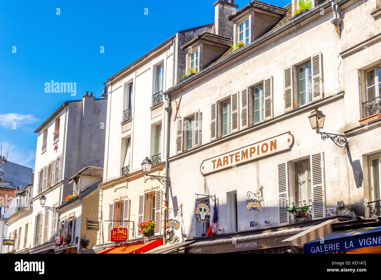 Strade e case della zona di Montmartre a Parigi, Francia Foto Stock