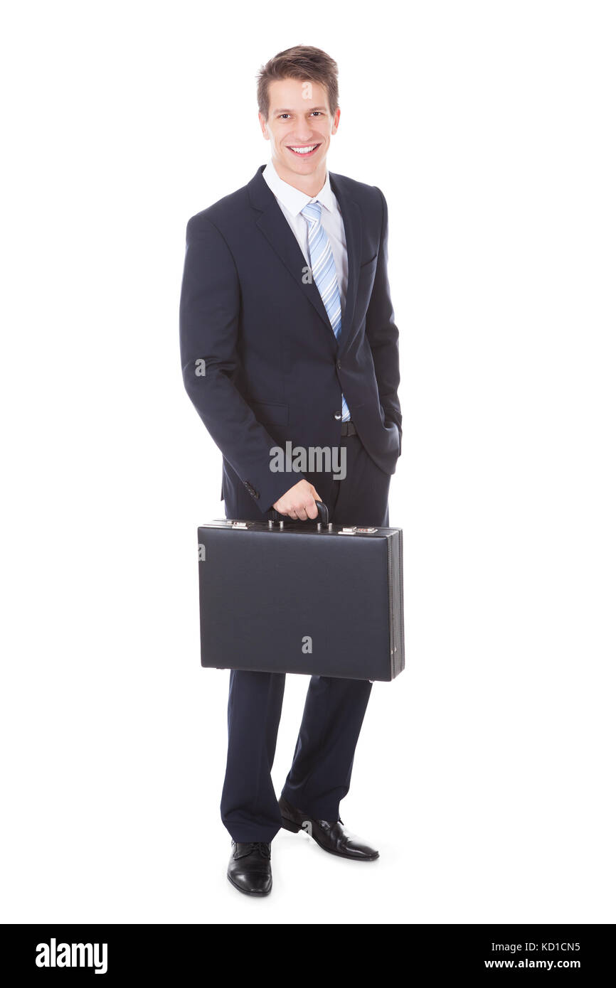 Ritratto di giovane imprenditore valigetta di contenimento su sfondo bianco Foto Stock